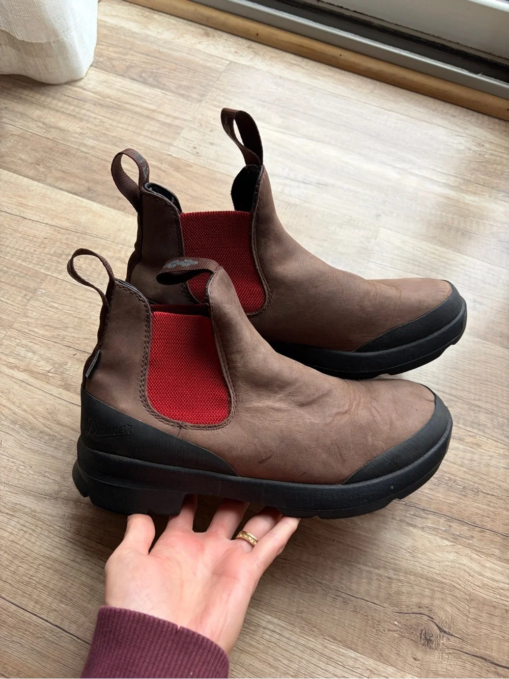 Danner Pub Garden Chelsea Boots Brown and Red Oiled Leather Waterproof 8.5